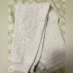 Lululemon scuba jogger size 4 like new only I used 2 o 3 times